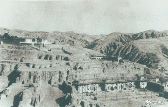 1947年12月25日至28日，中共中央在陜北米脂楊家溝召開擴(kuò)大會(huì)議（十二月會(huì)議）。圖為會(huì)議會(huì)址。