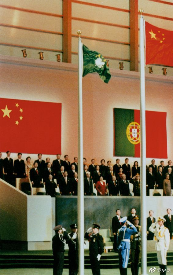 1999年12月20日，中國(guó)政府恢復(fù)行使對(duì)澳門的主權(quán)。